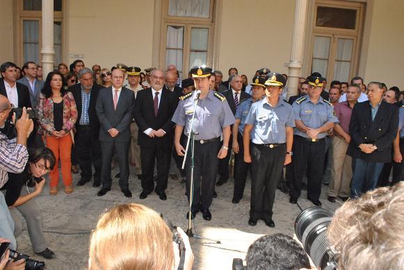 Asumen_jefes_de_la_policia_057